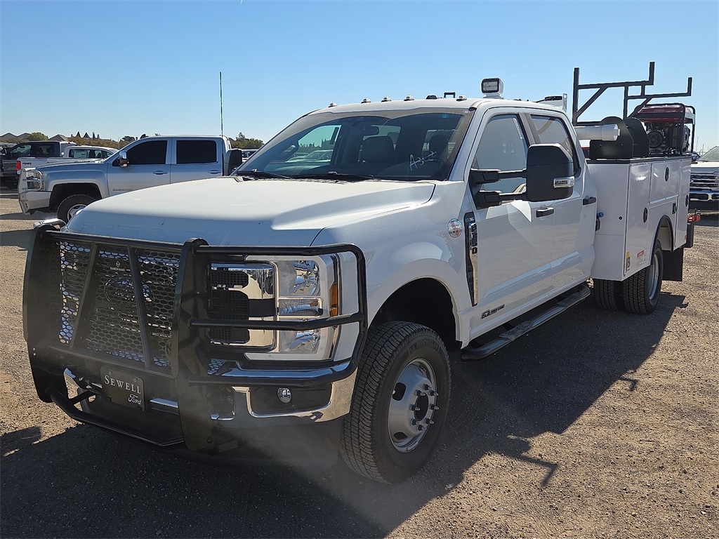 2025 Ford F-350 Super Duty Chassis Cab XL's photo