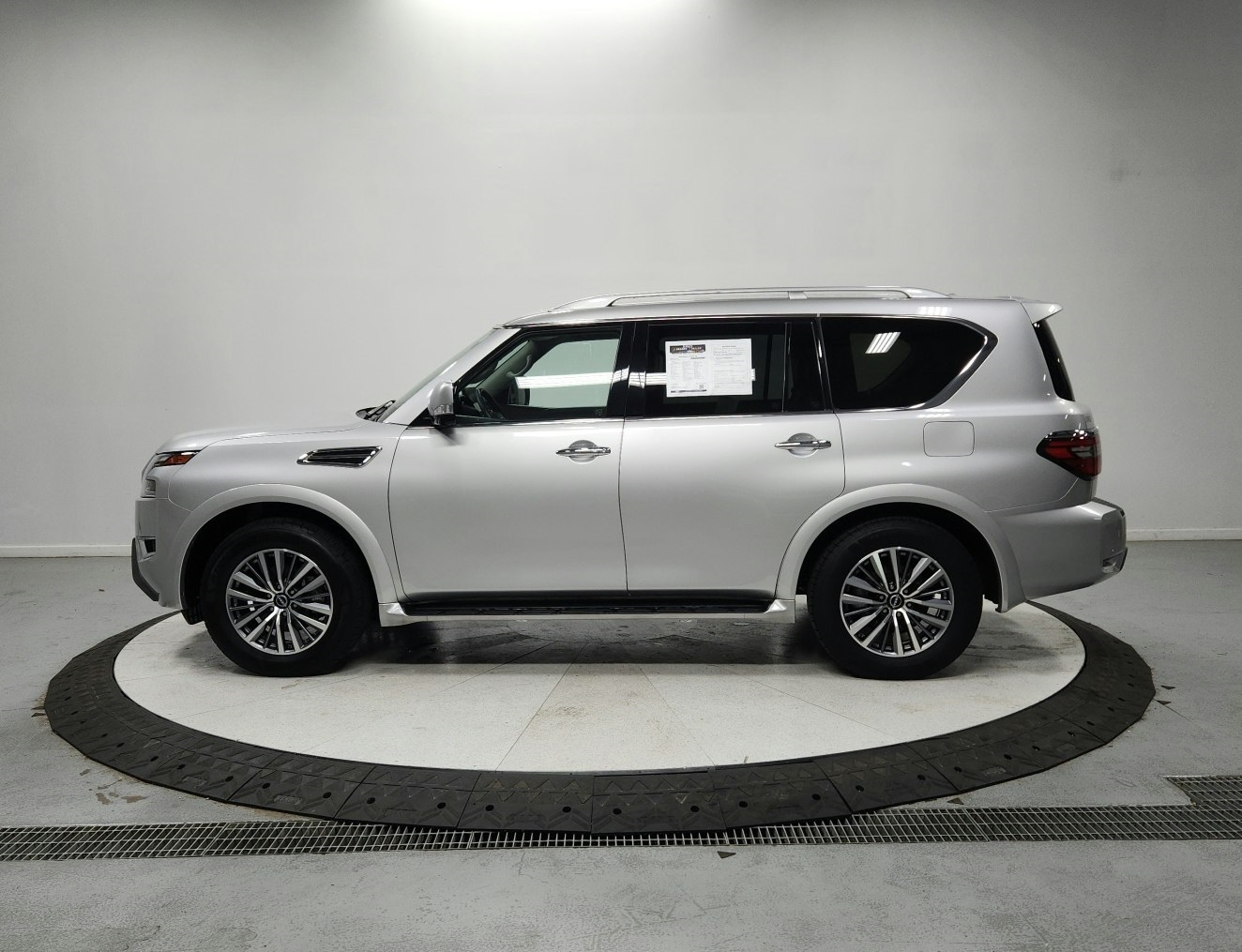 2024 Nissan Armada SL photo 2