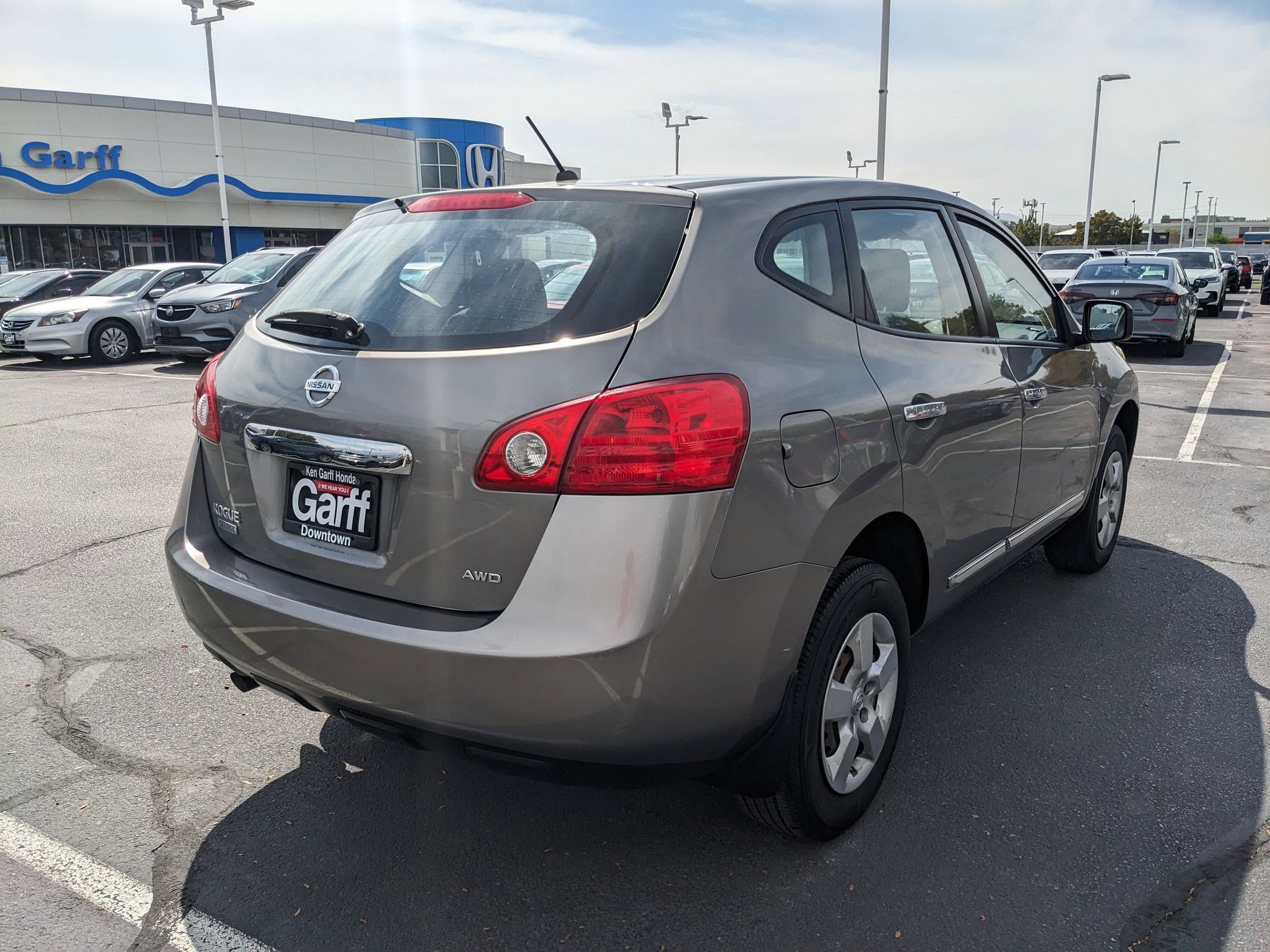2014 Nissan Rogue Select S photo 3