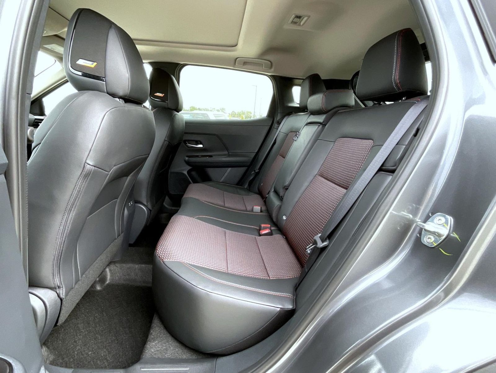 2026 Nissan Kicks SR photo 11