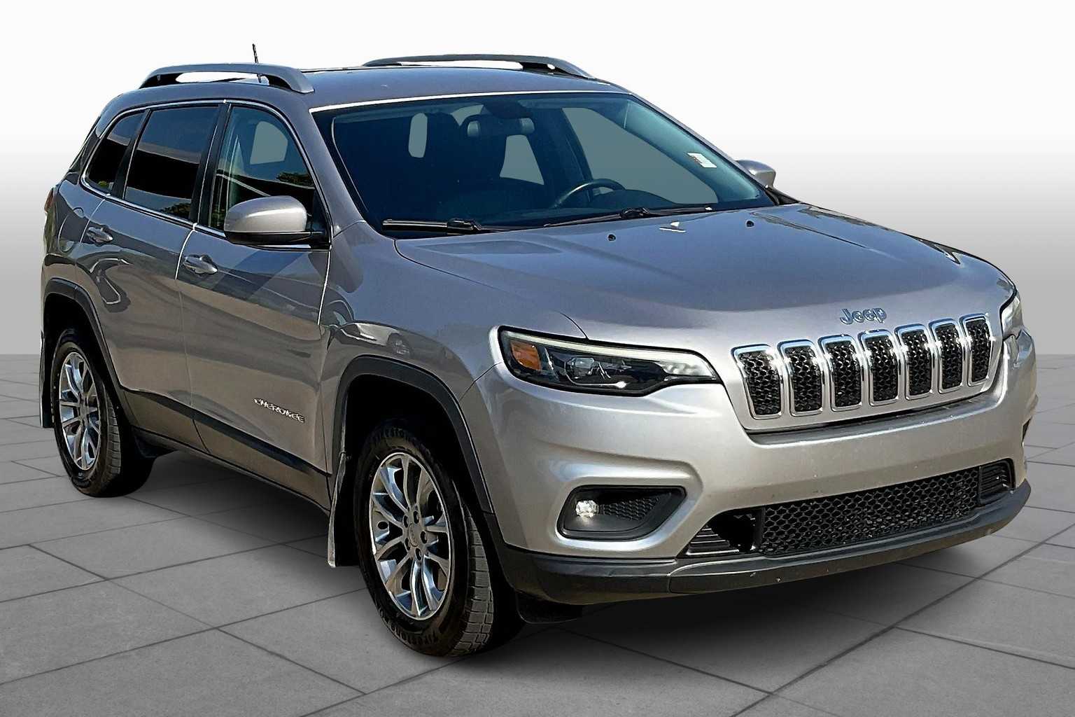 2019 Jeep Cherokee Latitude photo 2