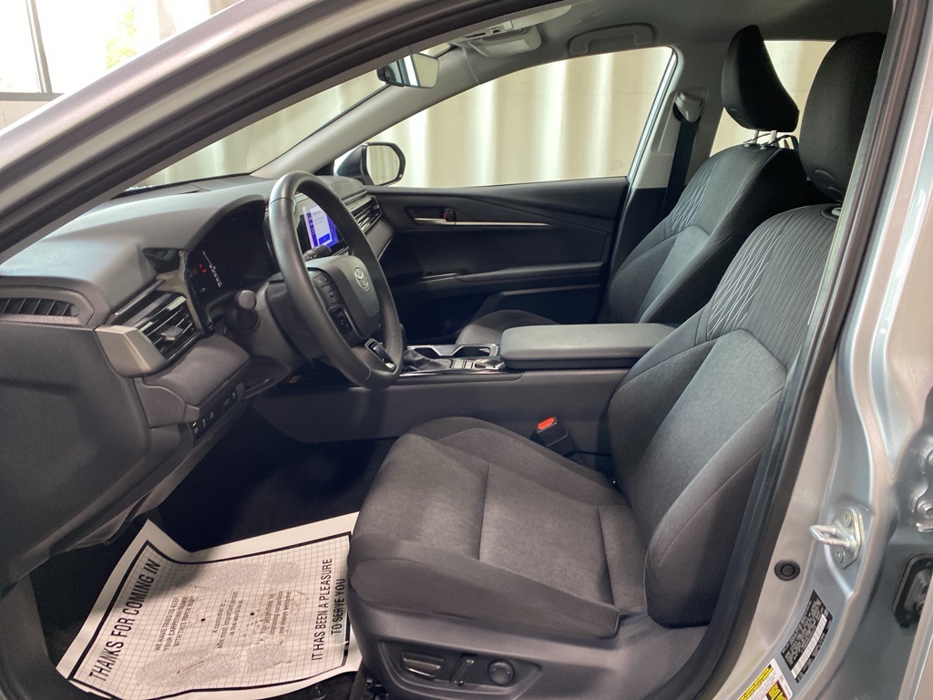 2025 Toyota Camry LE photo 4