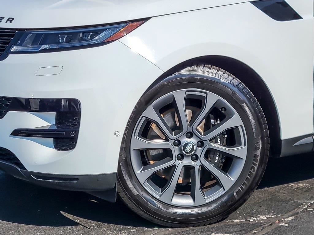 2023 Land Rover Range Rover Sport SE photo 3