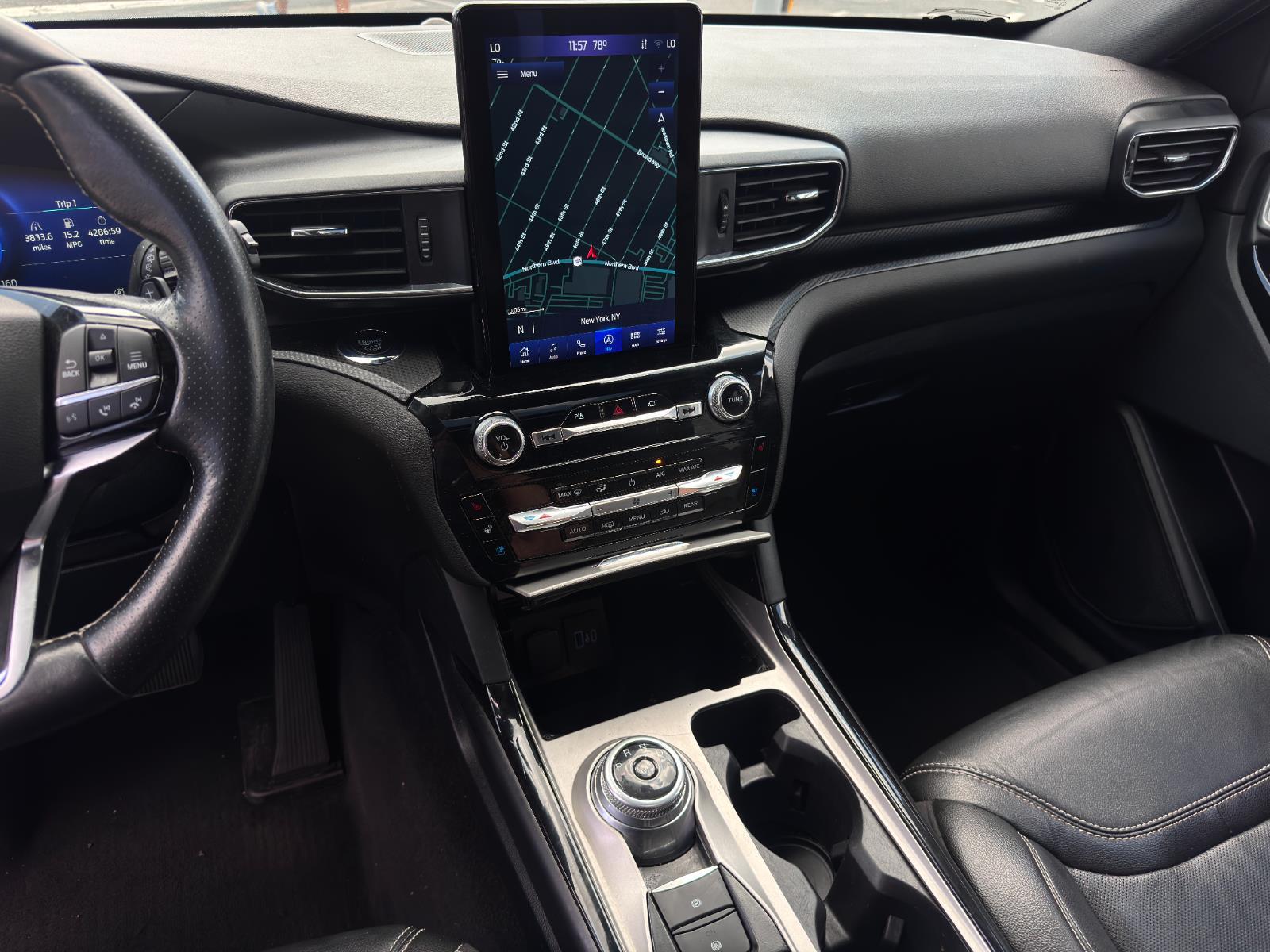 2022 Ford Explorer ST photo 19