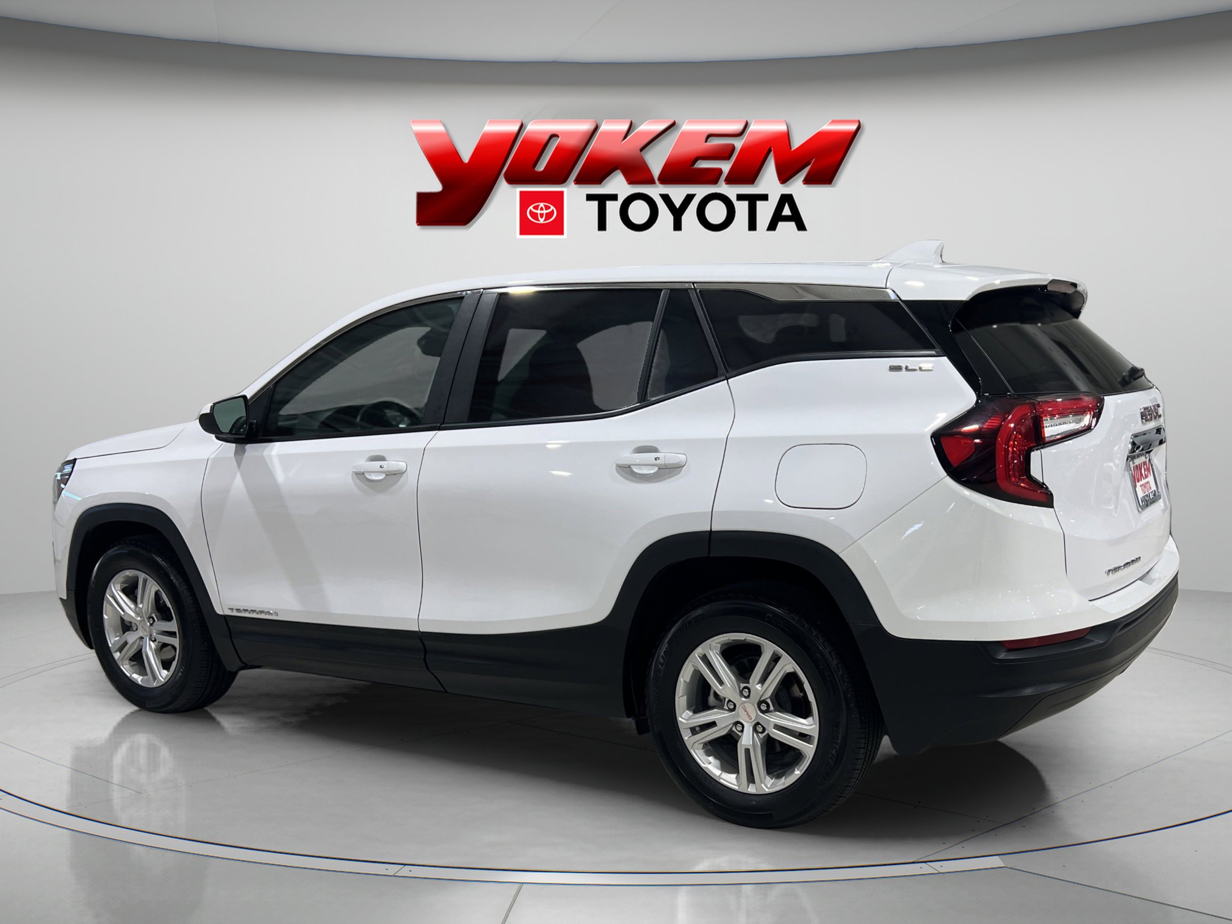 2024 Gmc Terrain SLE photo 3