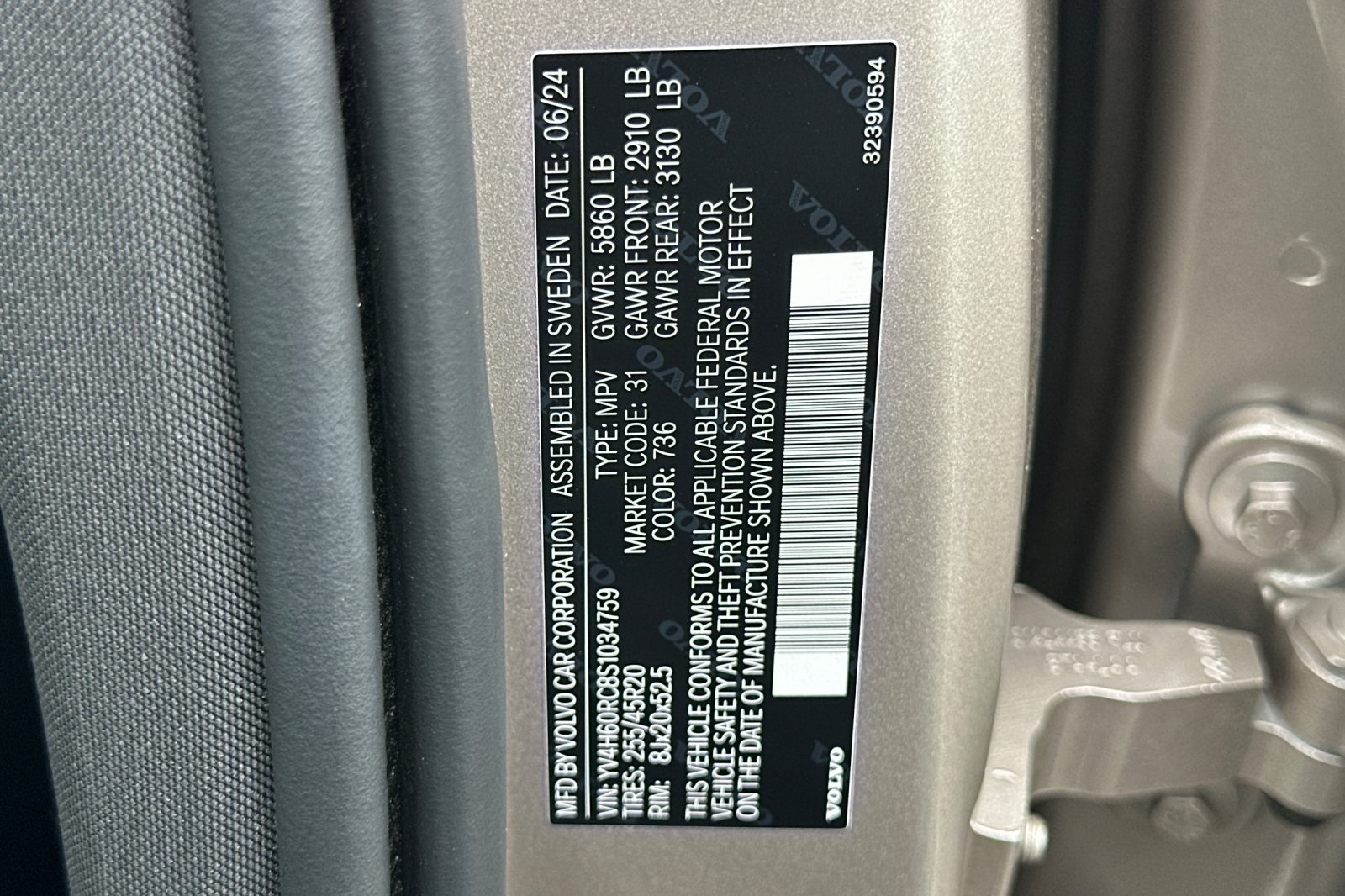 2025 Volvo XC60 Hybrid T8 Plus photo 29