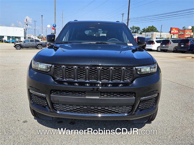 2025 Jeep Grand Cherokee Limited photo 2