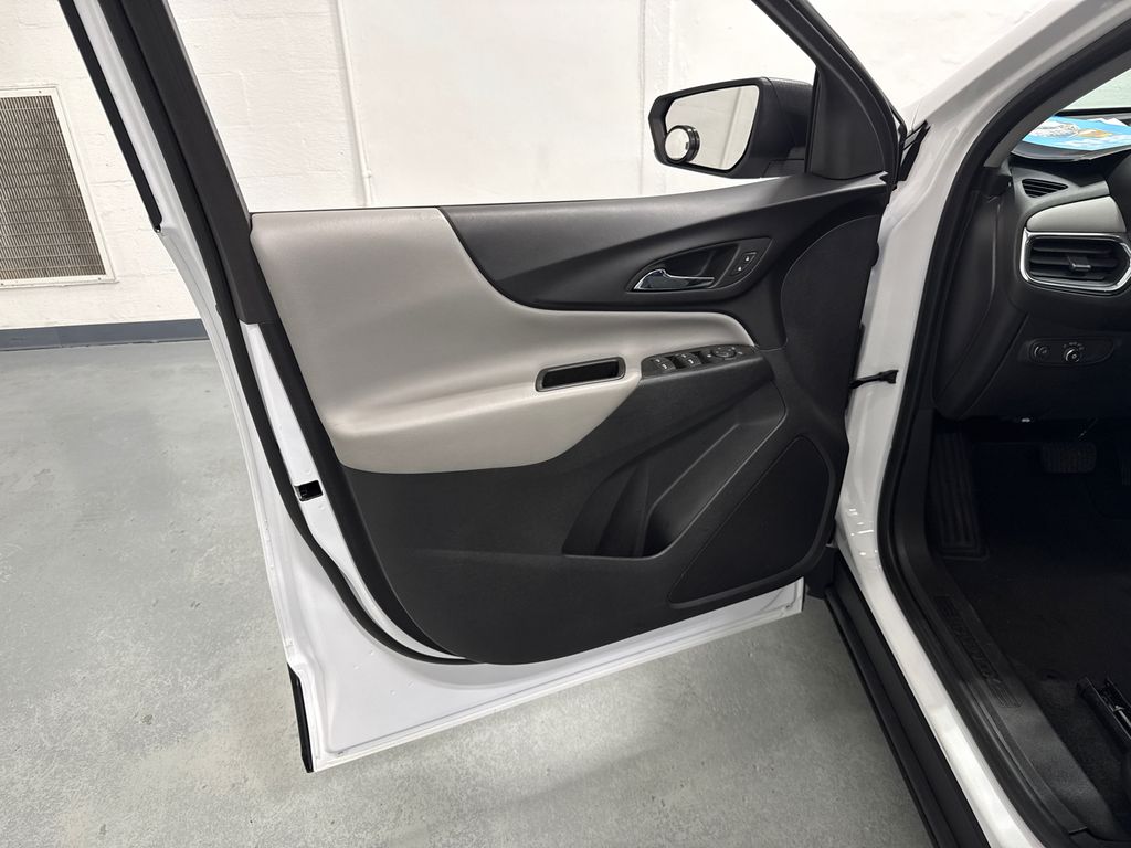 2023 Chevrolet Equinox LS photo 11