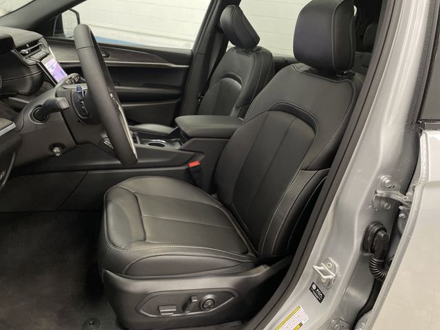 2025 Jeep Grand Cherokee Limited photo 4