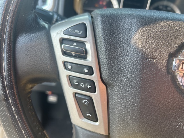 2017 Nissan Titan SV Crew Cab photo 11