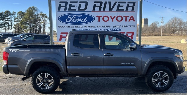 2016 Toyota Tacoma TRD Sport's photo