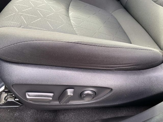 2023 Toyota RAV4 XLE photo 17