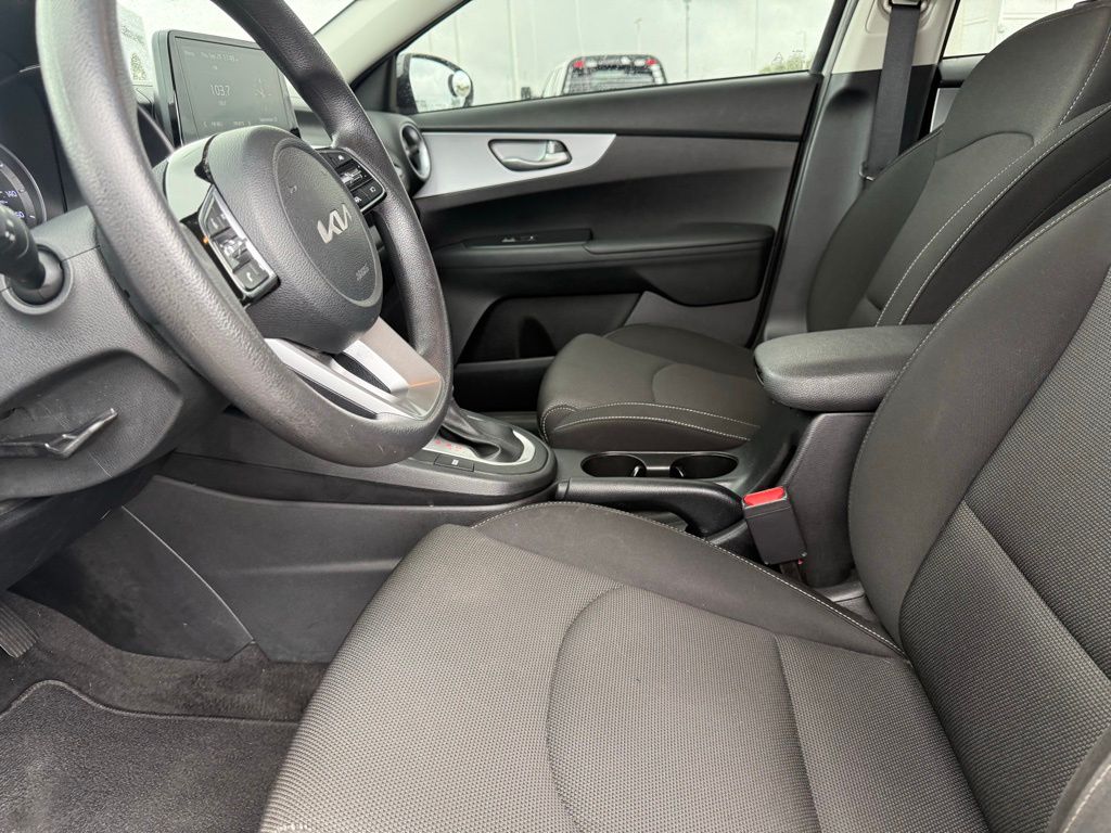 2022 Kia Forte LXS photo 9