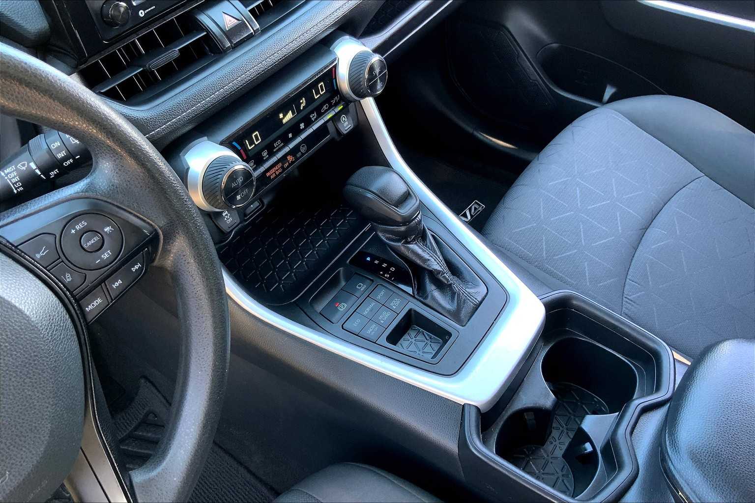 2021 Toyota RAV4 XLE photo 14