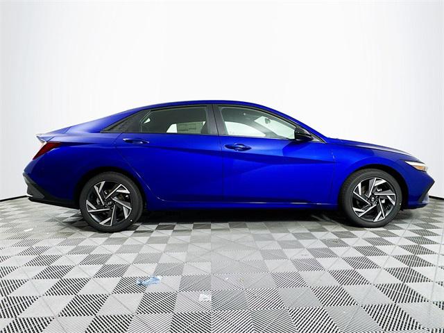 2025 Hyundai Elantra SEL Sport photo 6