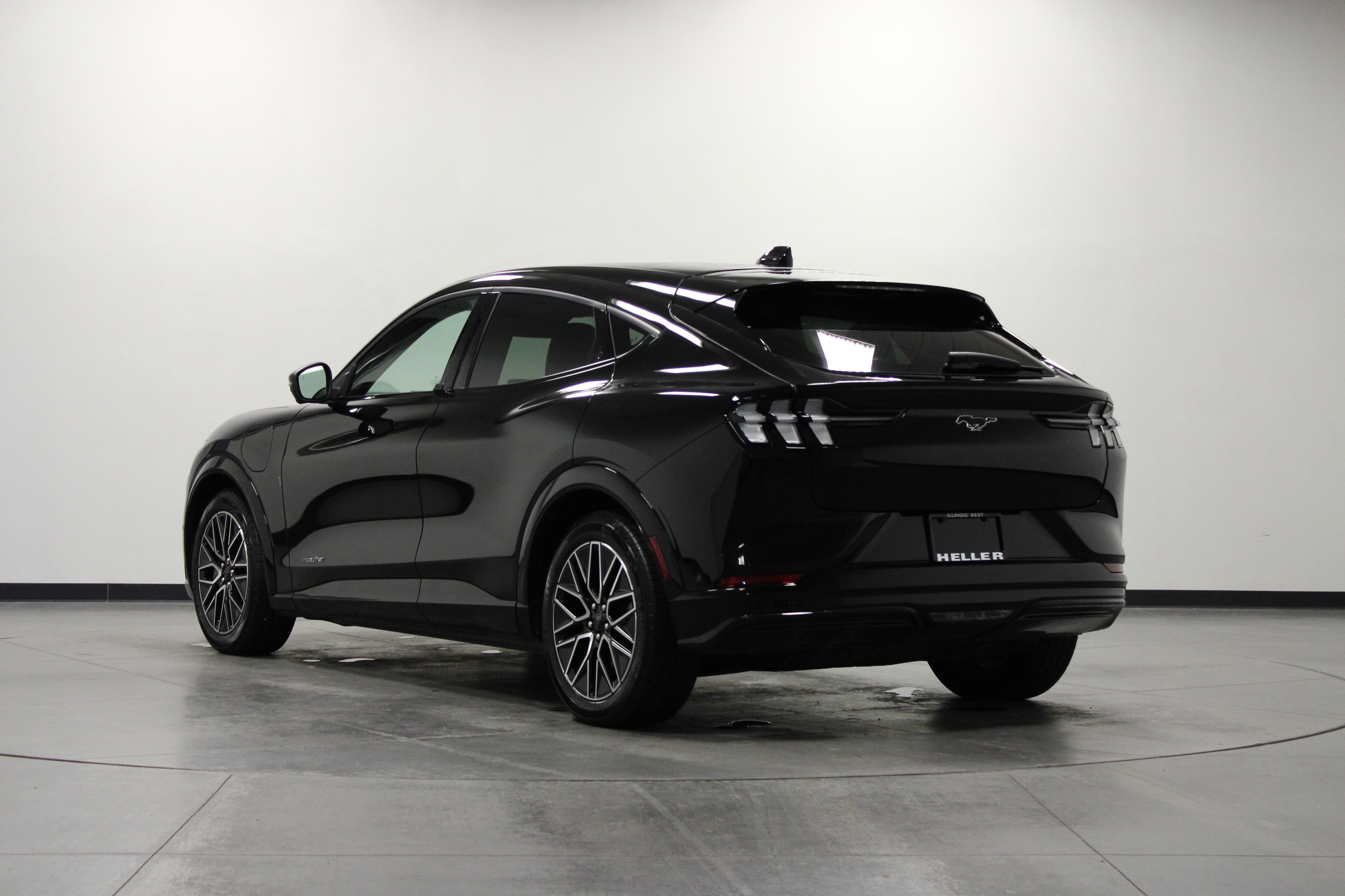 2024 Ford Mustang Mach-E Premium photo 5