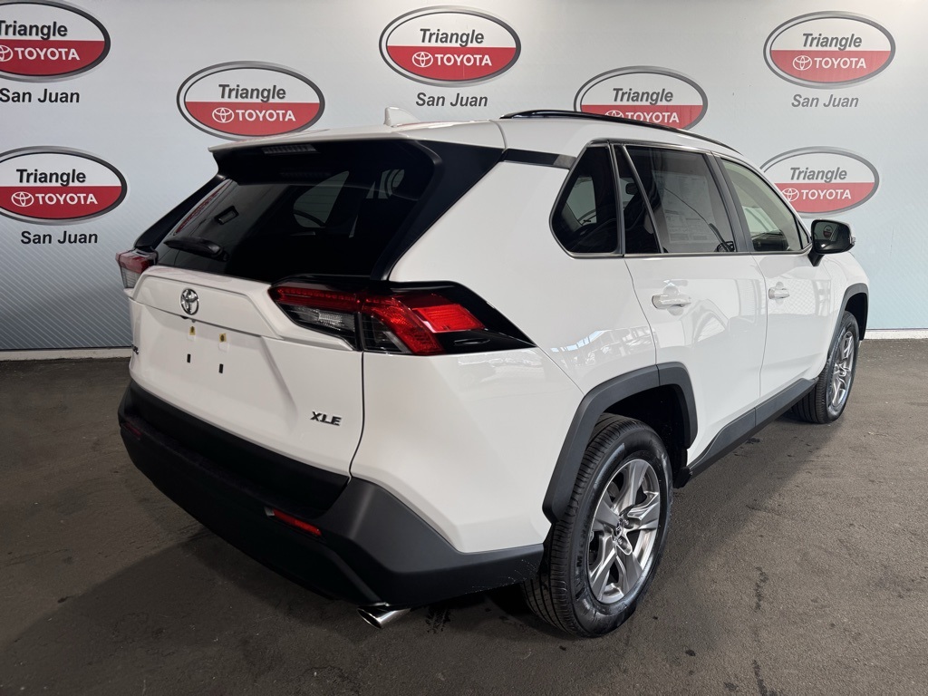 2025 Toyota RAV4 XLE photo 4