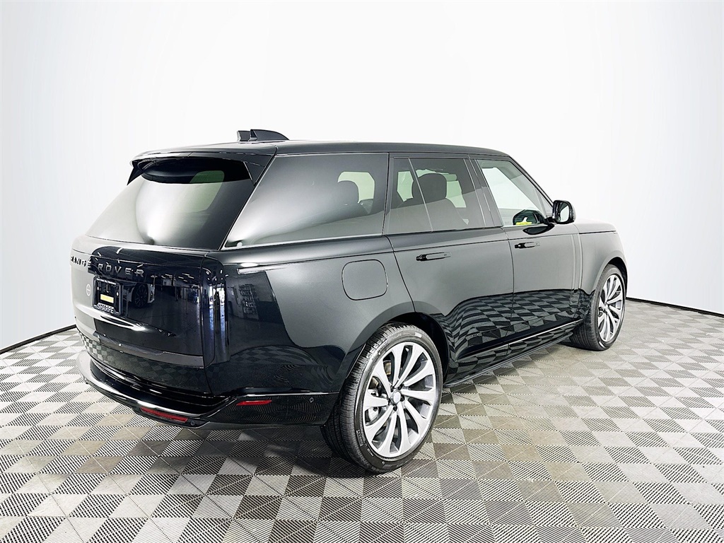 2025 Land Rover Range Rover SE photo 5
