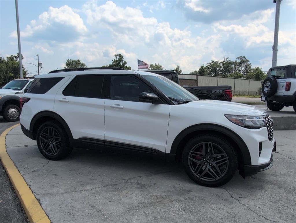 2025 Ford Explorer ST photo 2