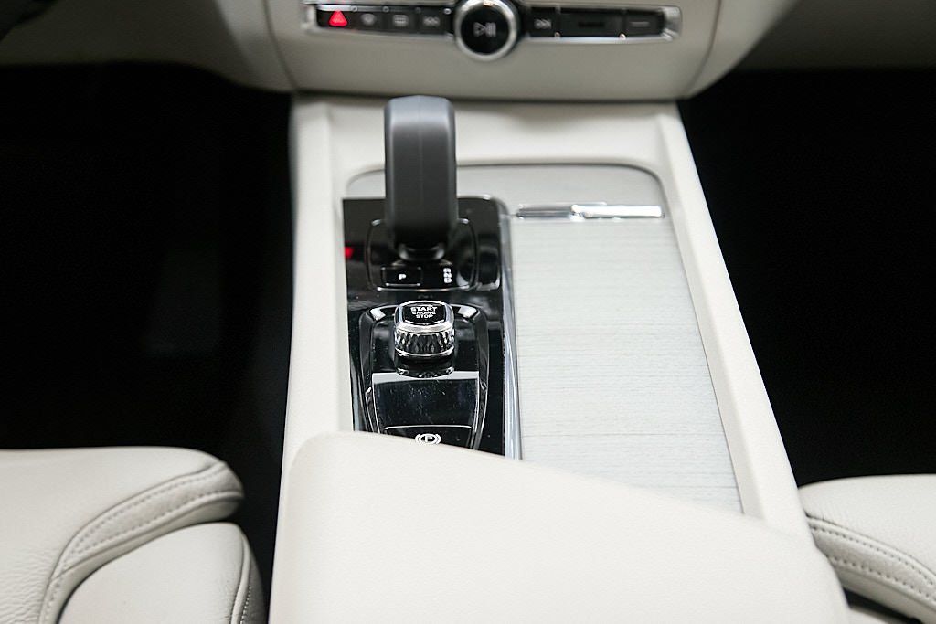 2024 VOLVO S60 - Image 32