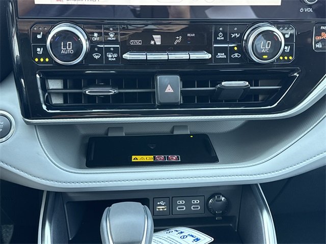 2025 Toyota Highlander Platinum photo 30