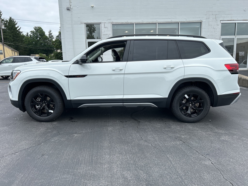 2025 Volkswagen Atlas Peak Edition SE photo 2