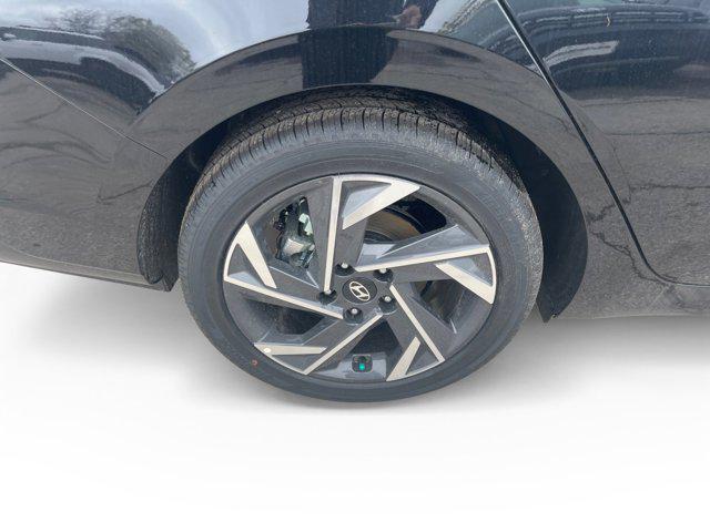 2025 Hyundai Elantra Limited photo 15