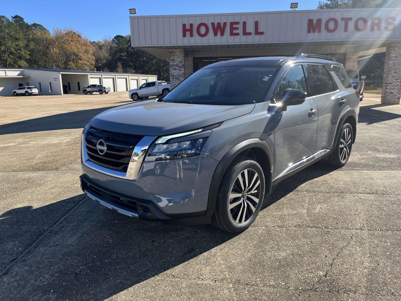 2025 Nissan Pathfinder Platinum's photo