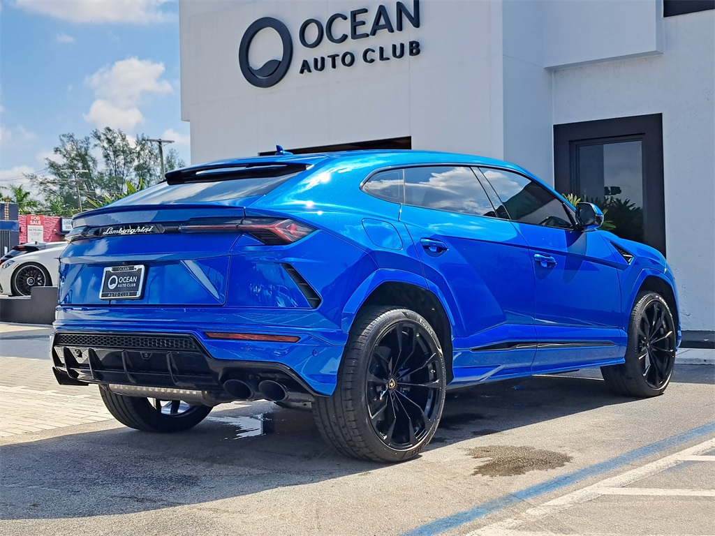 2021 Lamborghini Urus photo 2