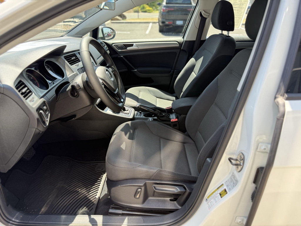 2017 Volkswagen Golf SportWagen S photo 11