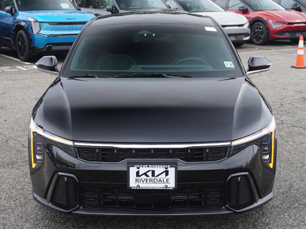 2025 Kia K4 GT-Line photo 3
