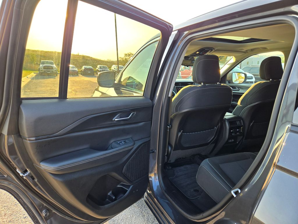 2024 Jeep Grand Cherokee Laredo X photo 24