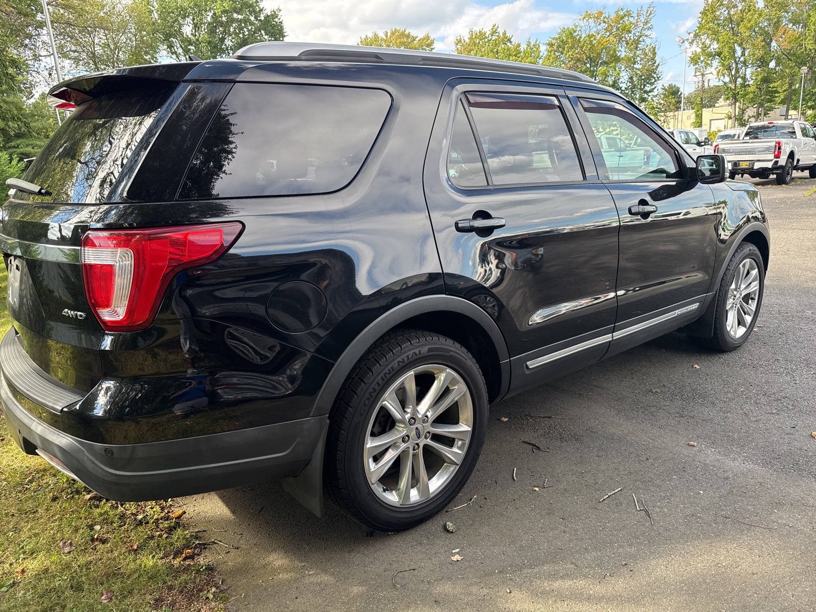 2019 Ford Explorer XLT photo 2