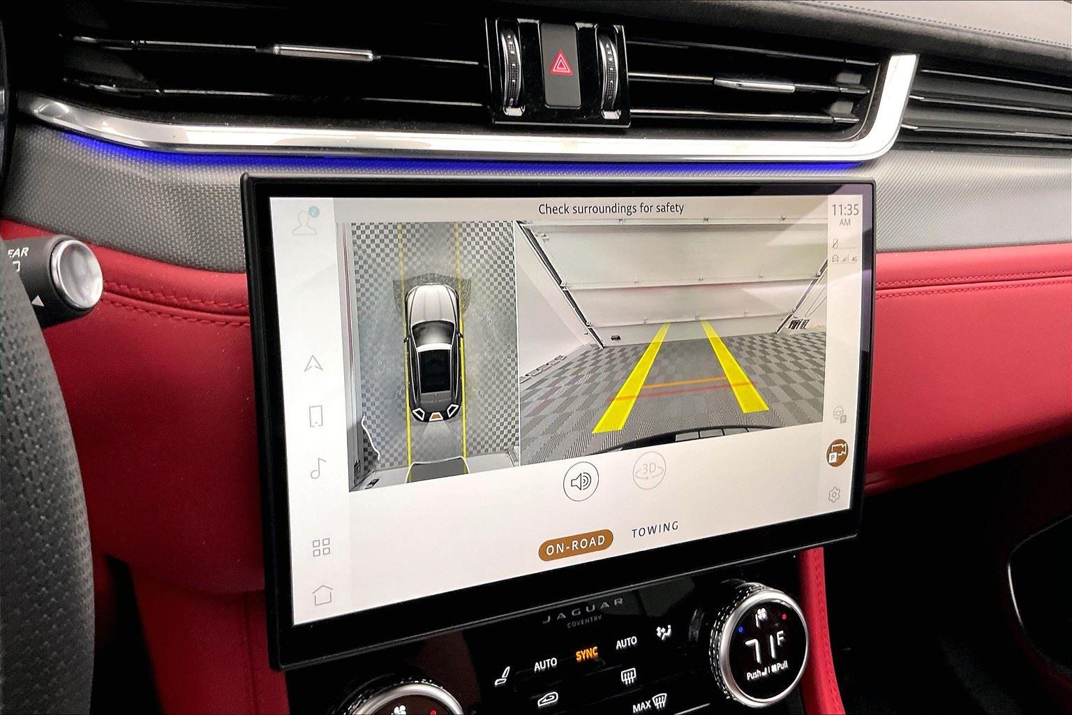 2023 Jaguar F-PACE SVR photo 18