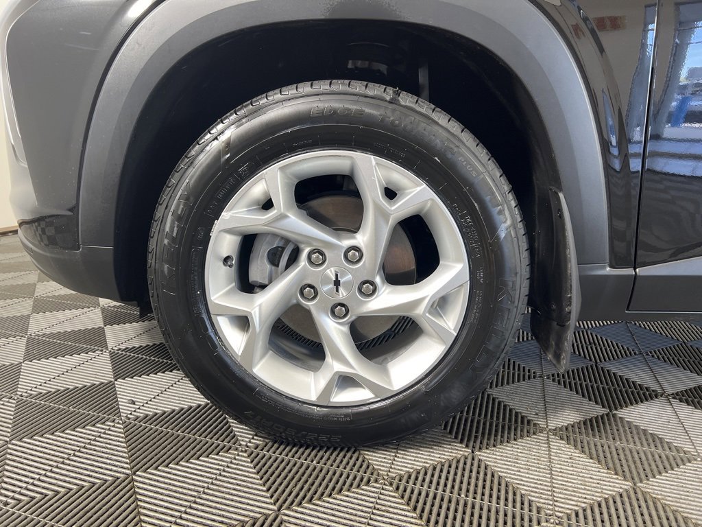 2025 Chevrolet Trax LS photo 11
