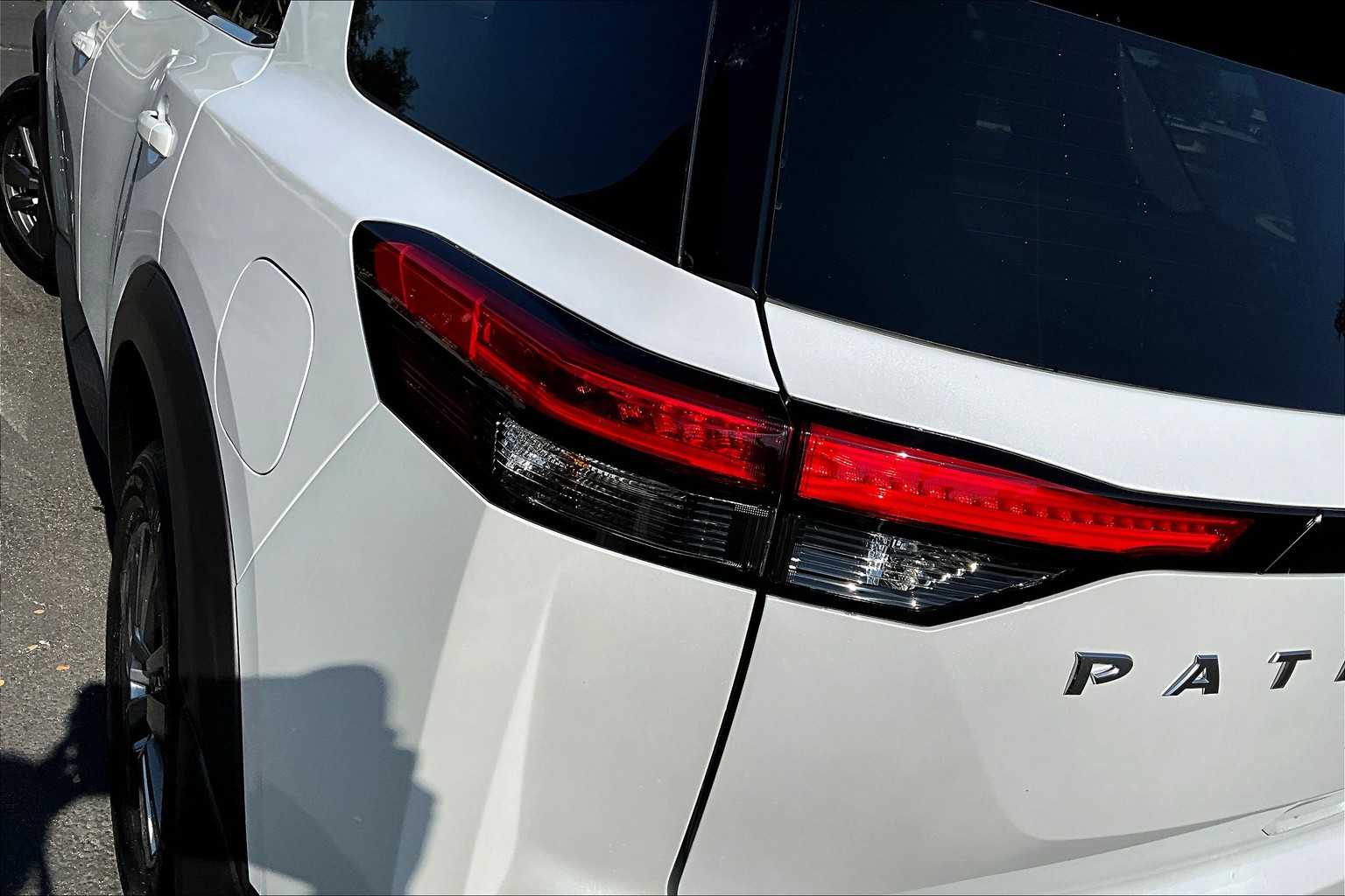 2025 Nissan Pathfinder SV photo 14