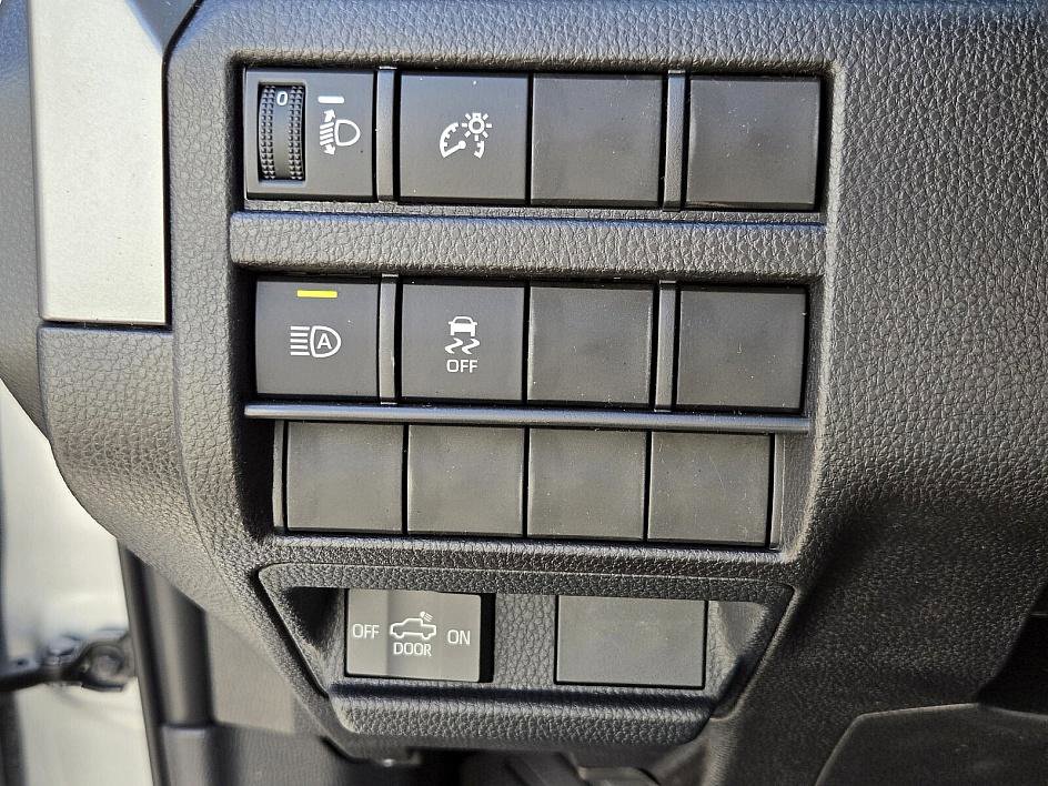 2025 Toyota Tacoma SR5 photo 27