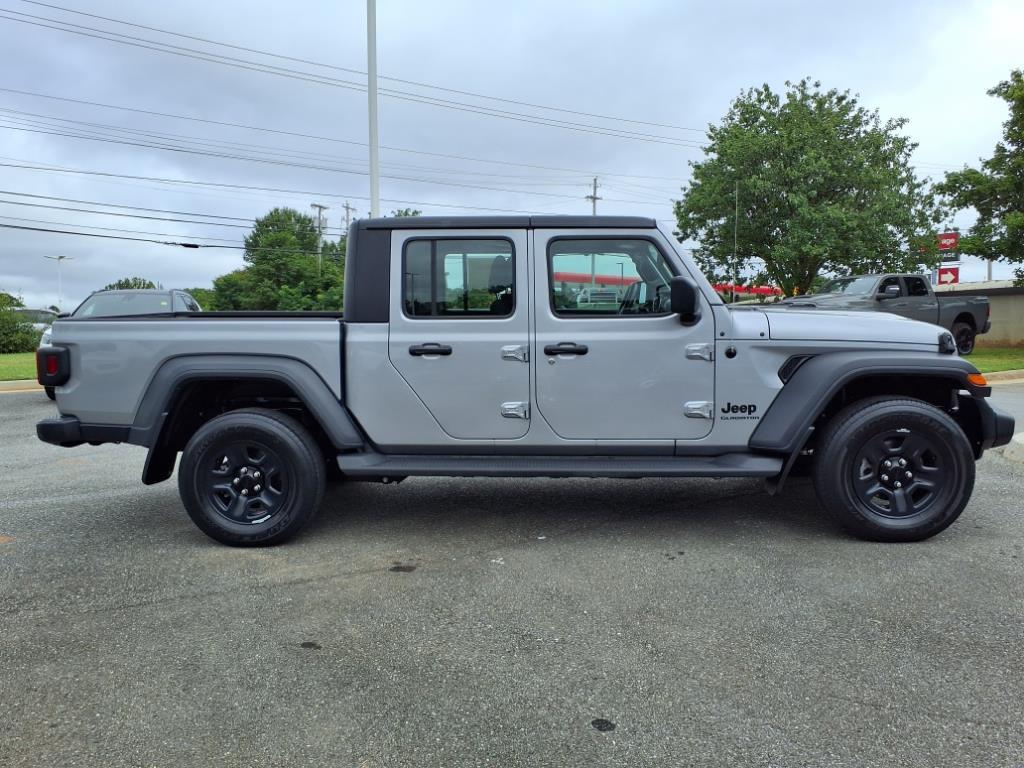 2021 Jeep Gladiator Sport photo 3