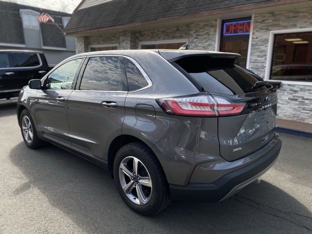 2022 Ford Edge SEL photo 5