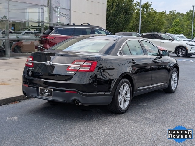 2017 Ford Taurus SE photo 2