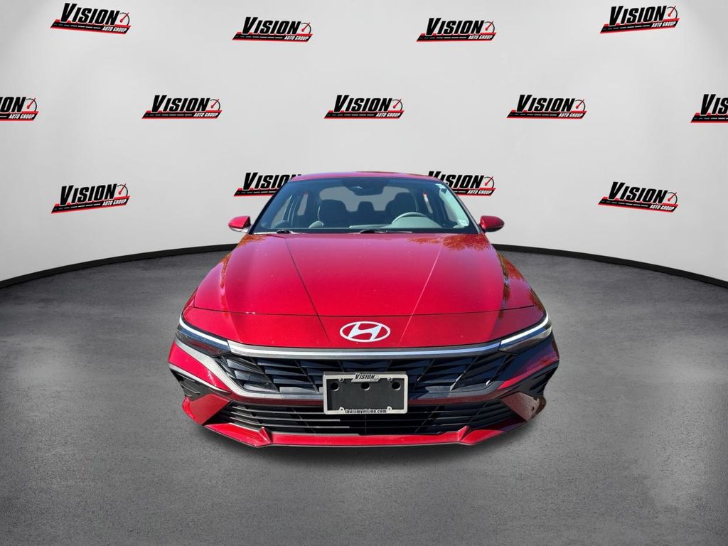 2025 Hyundai Elantra SE photo 2
