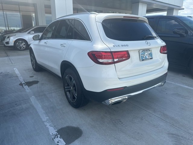 2016 Mercedes Benz GLC 300 4MATIC photo 2