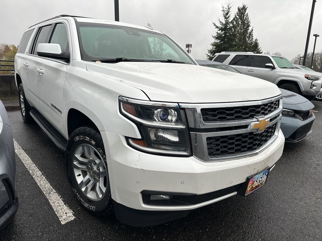 2017 Chevrolet Suburban LT photo 3