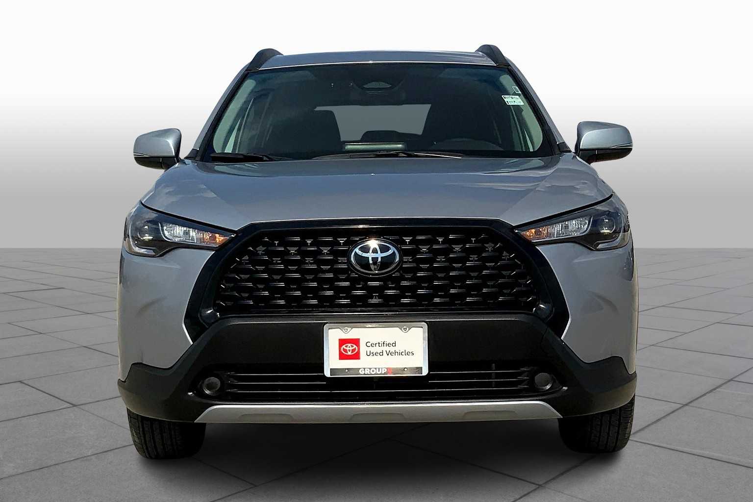 2024 Toyota Corolla Cross LE photo 3