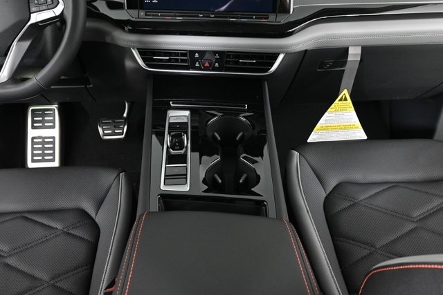 2025 Volkswagen Atlas Peak Edition SE photo 11