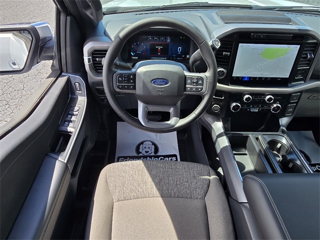 2025 Ford F-150 XLT photo 3