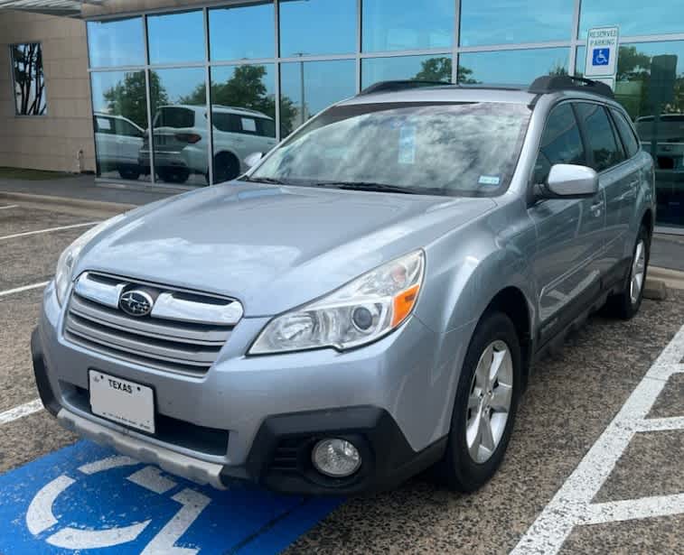 2013 Subaru Outback 2.5i Limited photo 2