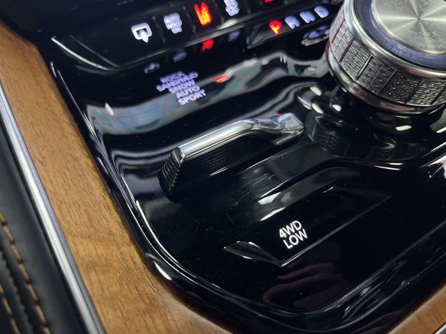 2022 Jeep Grand Wagoneer III photo 22