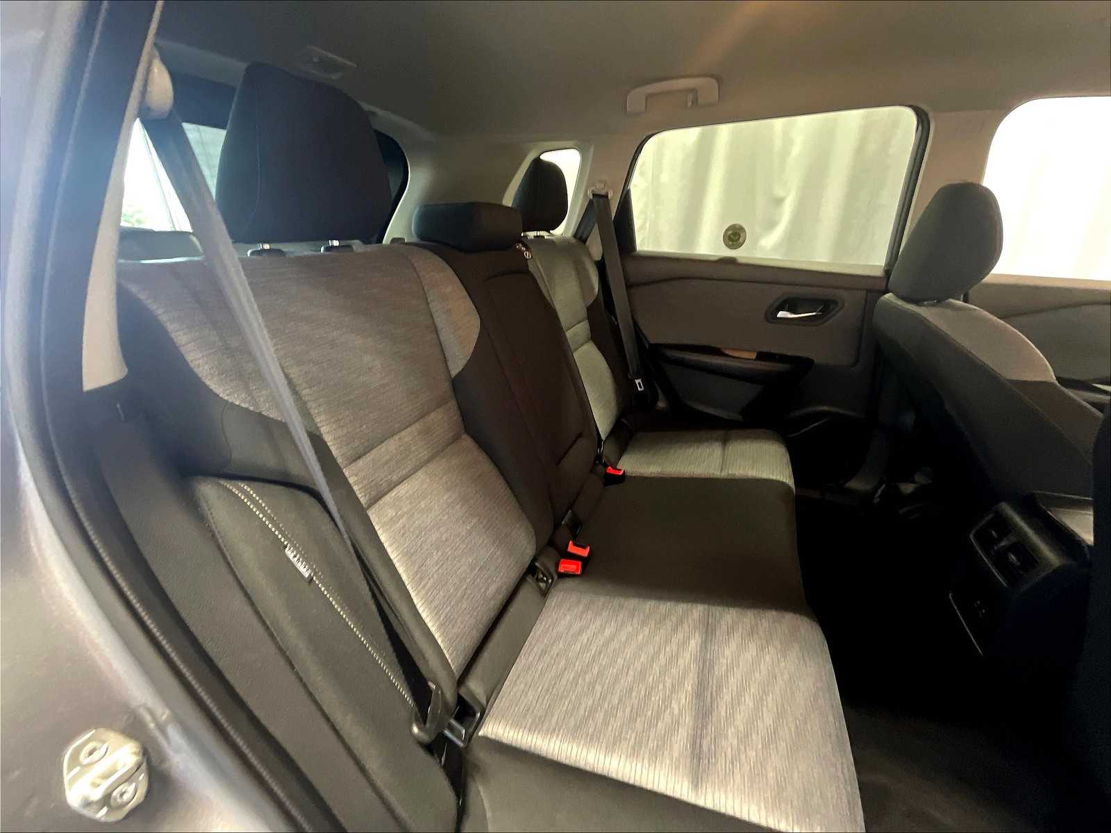 2023 Nissan Rogue SV photo 16