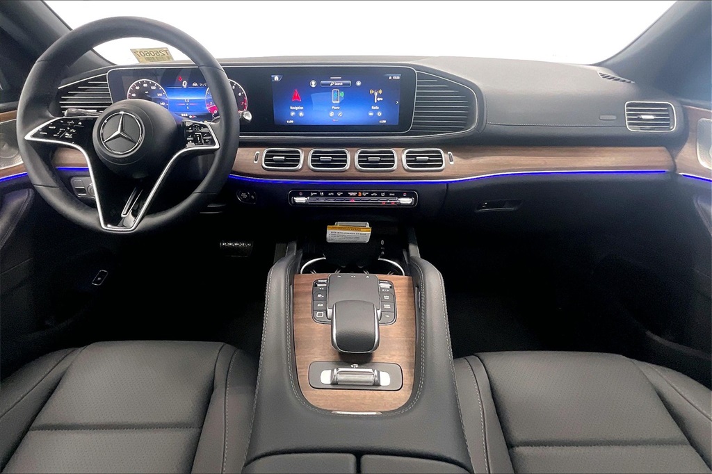 2025 Mercedes Benz GLS 450 4MATIC photo 2